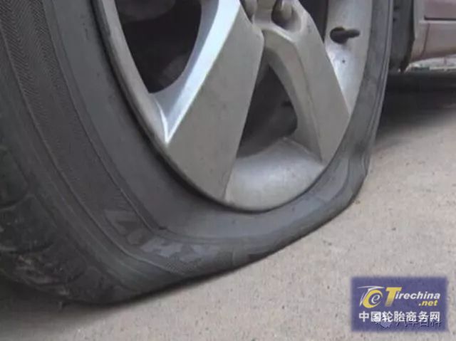輪胎扎了一個釘子但氣壓不少，還能繼續開嗎？