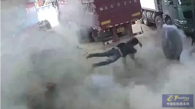 輪胎充氣引發(fā)爆炸！正確的操作步驟有這幾步