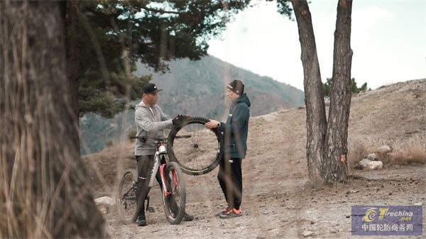 倍耐力聯(lián)合世界冠軍法比安·巴雷爾為重力自行車比賽研發(fā)新款Scorpion輪胎 @__jp_photography (3).jpg