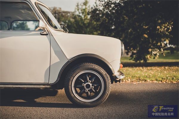倍耐力為復古Mini車型打造新款Collezione收藏系列輪胎.JPG