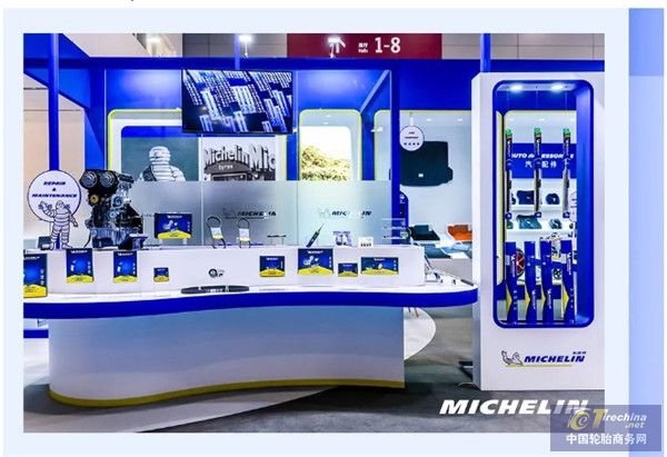 在維修保養板塊，米其林重點展出了多款新品：米其林漆面保護膜、發動機傳動系統、空調濾清器和車載智能精油系統、高性能鋁合金氣門嘴，從車內環境和行車安全兩方面為車主提供保障。在工具系列，米其林也推出了針對專.jpg