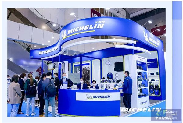 2022年底首發的米其林手機支架和車載吸塵器也以其獨具匠心的設計和出色的性能表現引起了市場關注。此外，米其林還展示了雨刮、車膜、緊急救援、洗車機、除味劑、生活時尚等超過10個品類的豐富產品。.jpg