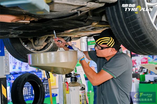 8-馳加招牌換油比賽現場.jpg