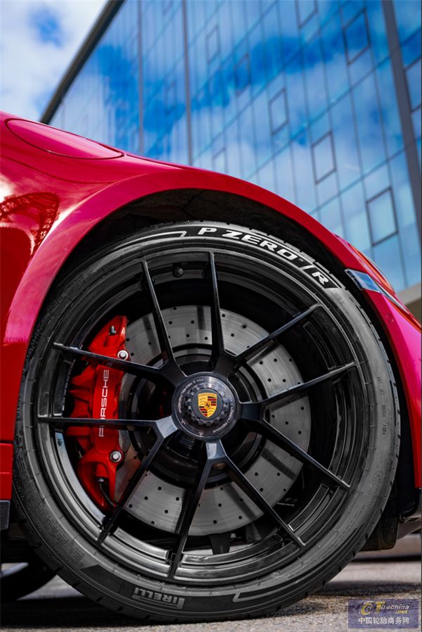 保時捷911 GTS_倍耐力P Zero R_3.jpg