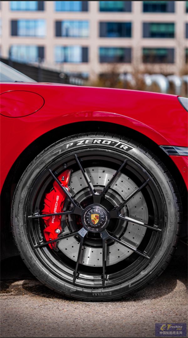 保時捷911 GTS_倍耐力P Zero R_2.jpg