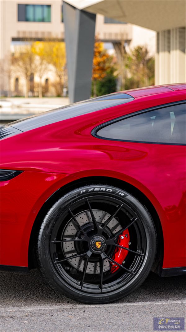 保時捷911 GTS_倍耐力P Zero R_4.jpg