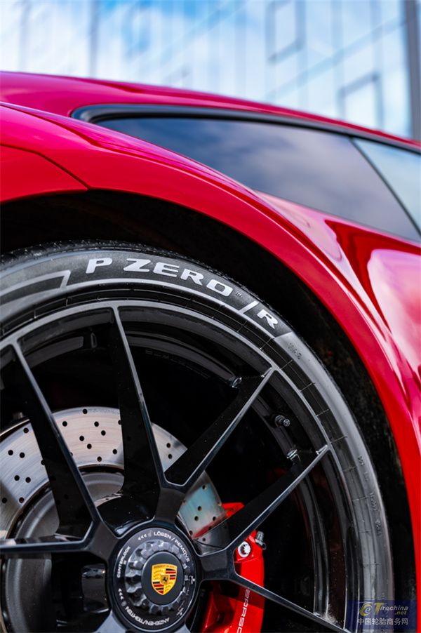 保時捷911 GTS_倍耐力P Zero R_5.jpg